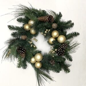 Christmas ⚜️🎄⚜️ Wreath gently used one season 25”